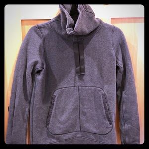 Lululemon sweater/sweatshirt